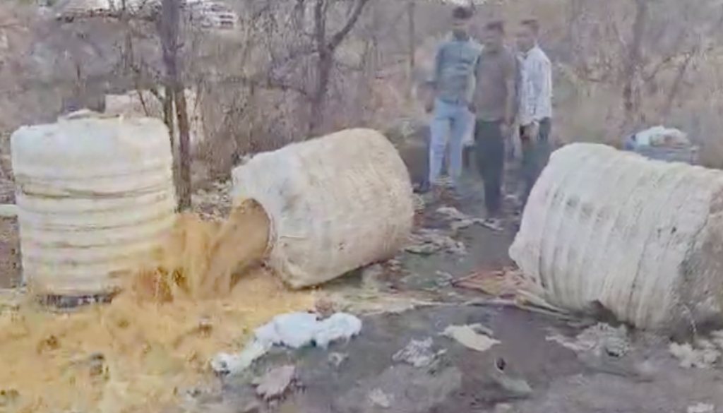 Pune Pimpri Chinchwad Police Raids Illegal Liquor Facility in Maval