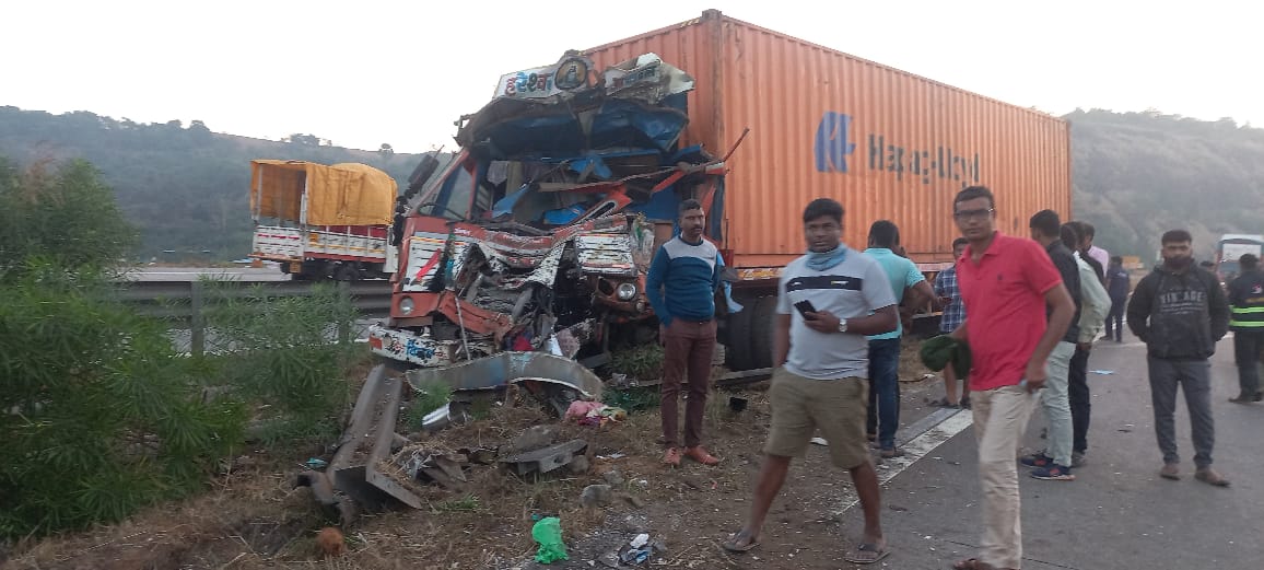 One Dead And Six Severely Injured In Accident Between Container And Bus ...