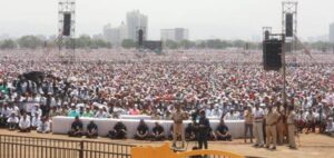 Extreme heat at Maharashtra Bhushan award ceremony leads to tragedy, 11 followers of Dr. Appasaheb Dharmadhikari lose their lives Navi Mumbai, 16th April 2023: The 'Maharashtra Bhushan' award ceremony was held in Kharghar, Navi Mumbai to honor social worker, Padmashri Dr. Appasaheb Dharmadhikari. Union Home Minister Amit Shah presented the award to Dr. Dharmadhikari in the presence of Maharashtra Chief Minister Eknath Shinde, Deputy Chief Minister Devendra Fadnavis, and other ministers from the state government. About three lakhs of Dr. Dharmadhikari's followers had come from across the state to attend the ceremony, but the scorching heat, with temperatures reaching 42 degrees Celsius, led to 120 of them experiencing heatstroke. Some became dizzy, while others vomited, and many were admitted to hospitals for treatment. Tragically, it has been reported that 11 people have lost their lives due to the extreme heat. After visiting and inquiring about the affected followers at the hospital, Chief Minister Shinde expressed his condolences and stated that the government would provide Rs 5 lakhs to the families of the deceased and bear the expenses of those undergoing treatment. In response to the incident, Congress leader Atul Londhe has demanded that the state government be held responsible and charged with murder, stating that "Maharashtra Bhushan Award program was held in the sun in the afternoon. Ten innocent people have died due to the negligence of this government. Many people are serious. This is a murder committed by the government. For this, a case of culpable homicide should be registered against the government."