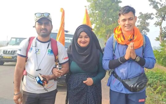 Muslim Woman's Inspirational Journey on Foot from Mumbai to Ayodhya Breaks Stereotypes
